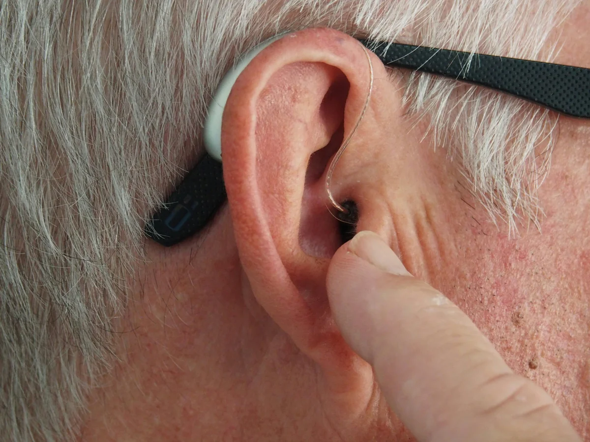 What are hearing aids, and how do hearing aids work?